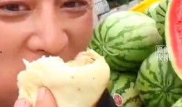 网红阿姨在网上吃瓜,揭秘网络八卦背后的真相